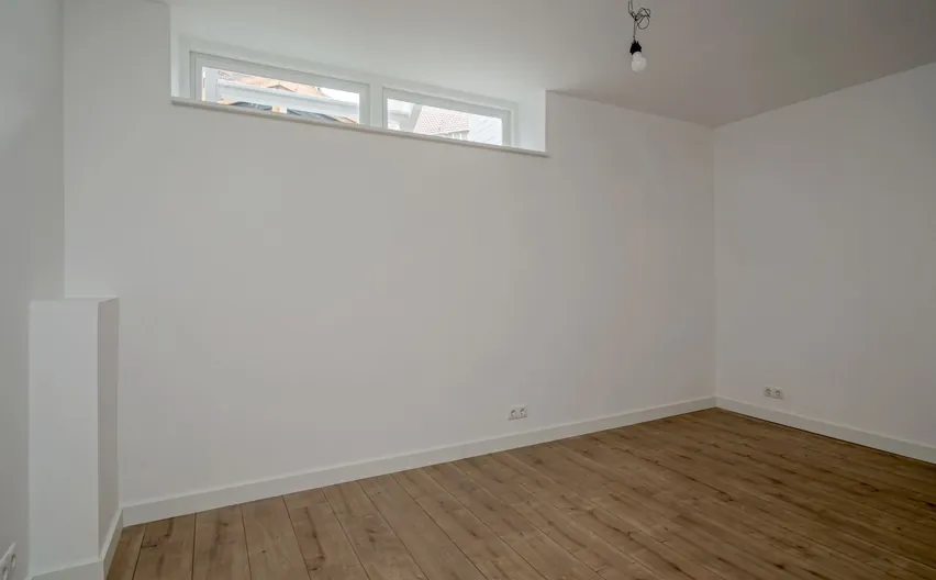 Lichte kamer in Rotterdam met nieuwe hoge bovenlichten
